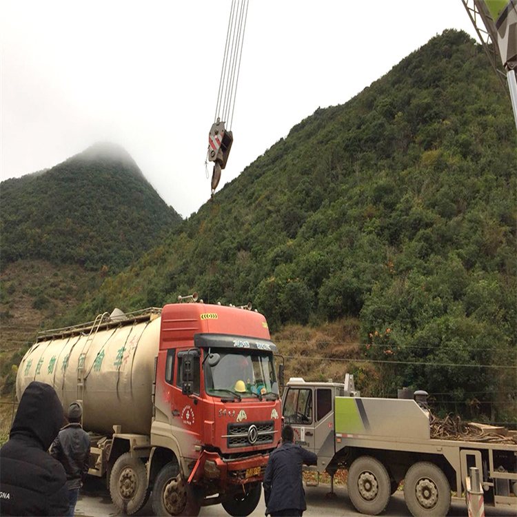 阜南道路救援大型车辆吊装